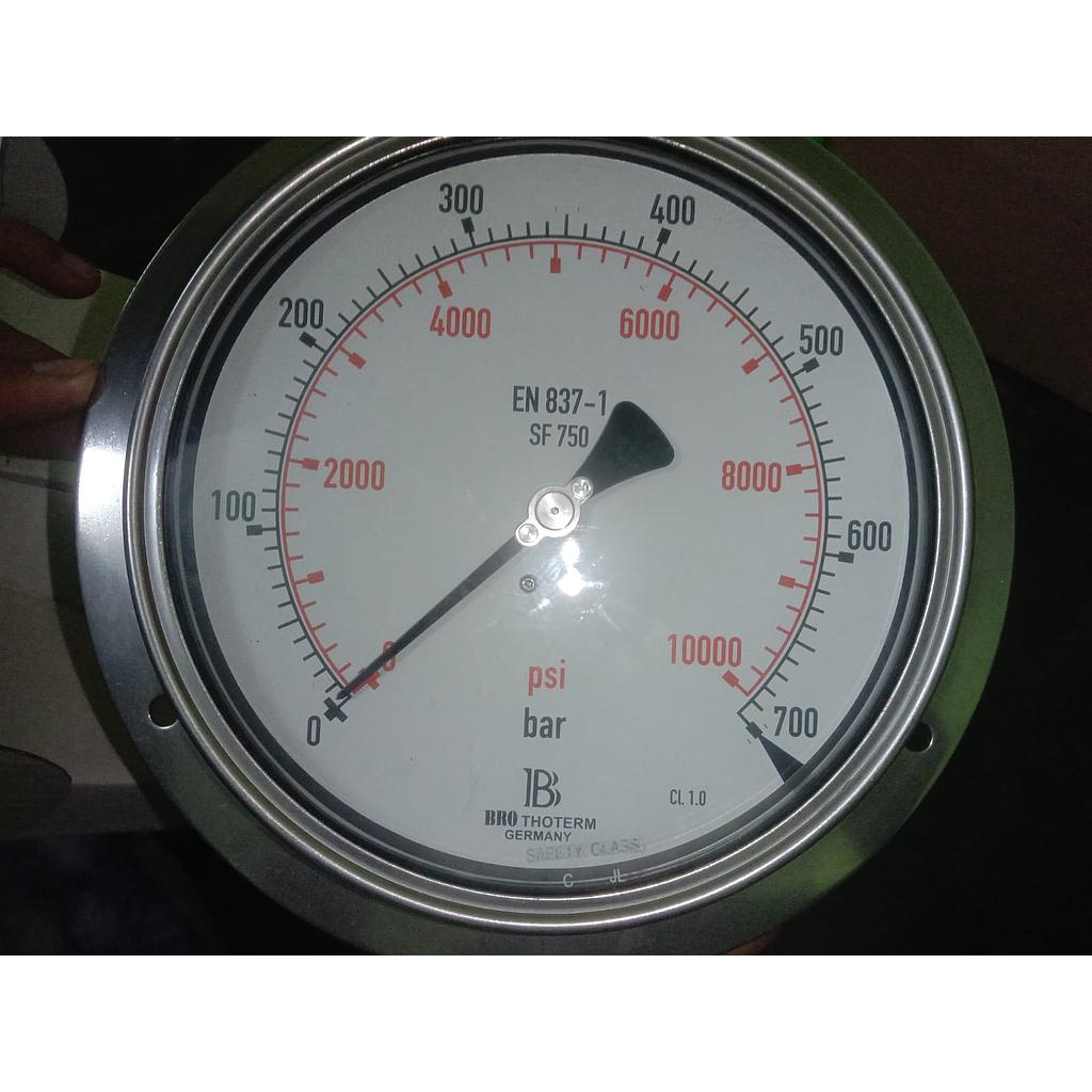 Pressure Gauge Brothoterm Germany, Ukuran SF 750B, NS 160MM.0-10000 PSI, 1/2 NPT M Instrument Glass Class 1.0, Back Connection 